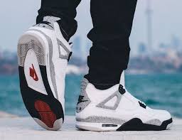 Air Jordan 4 Retro OG 'White Cement' 2025 (FV5029 100)