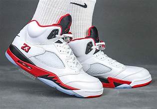 Air Jordan 5 Retro 'Fire Red' 2025 (HQ7978-101)