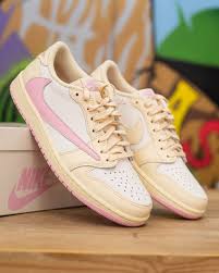 Travis Scott x Air Jordan 1 Retro Low OG 'Muslin/Shy Pink' (IQ7604-100)